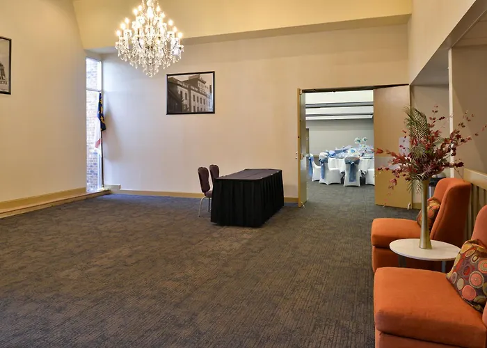 Hawthorne & Conference Center Hotel 3*
