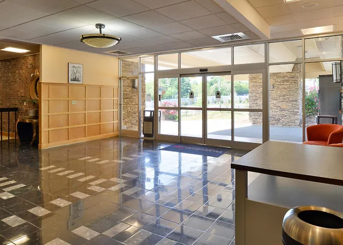 Hawthorne & Conference Center 3*