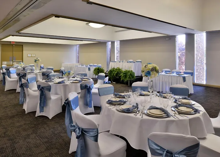 Hawthorne & Conference Center 3*