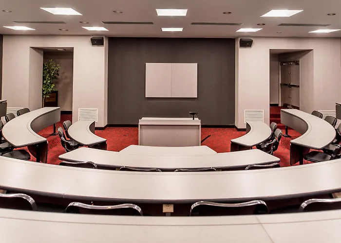 Hawthorne & Conference Center Hotel 3*