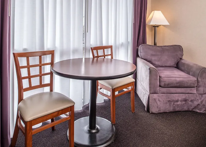 Hawthorne & Conference Center 3* Winston-Salem