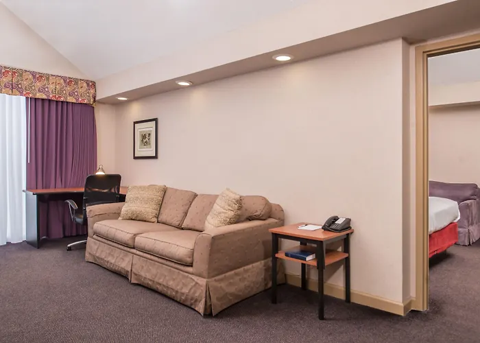 Hotel Hawthorne & Conference Center
