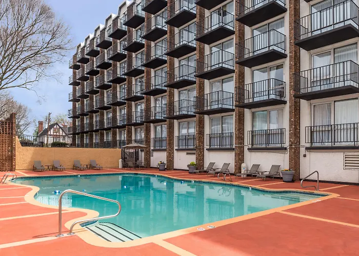 Hawthorne & Conference Center Hotel 3*