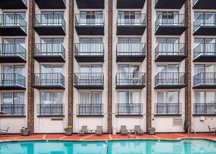 Hawthorne & Conference Center Hotel 3*