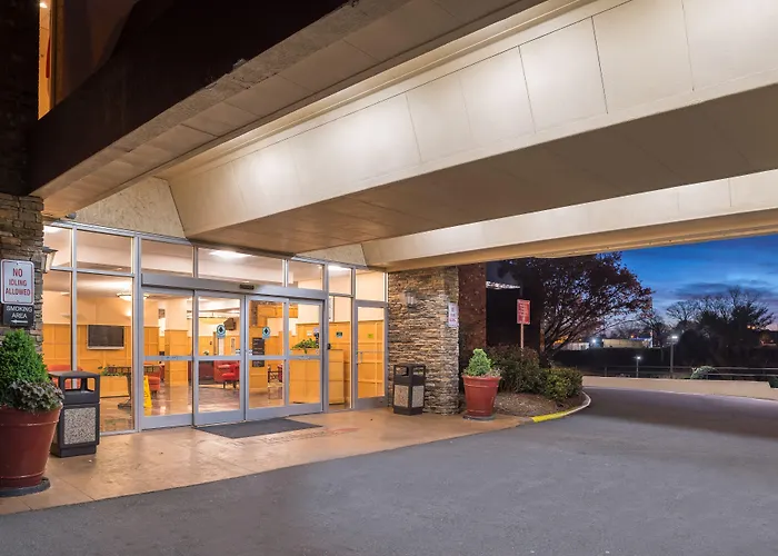Hawthorne & Conference Center Hotel 3*