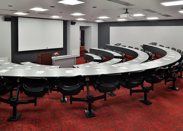 Hawthorne & Conference Center Hotel 3*
