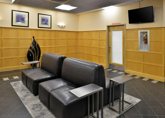 Hawthorne & Conference Center 3*