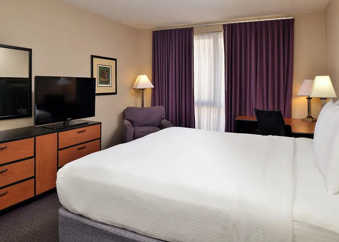 Hawthorne & Conference Center Hotel 3*