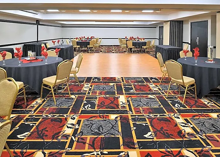 Hawthorne & Conference Center Hotel 3*